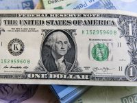El dólar ‘vuela’ a 20.60 pesos en bancos tras la firma del T-MEC