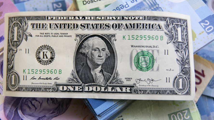 El dólar ‘vuela’ a 20.60 pesos en bancos tras la firma del T-MEC