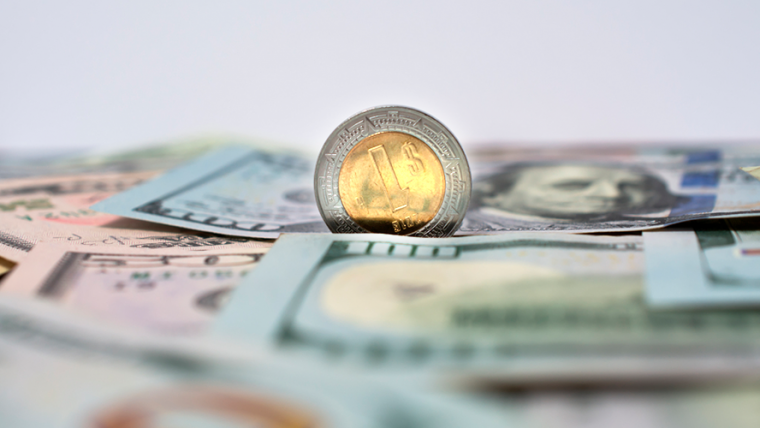 El ‘Sol’ sale para el peso; dólar baja a 20.80 en ventanilla bancaria