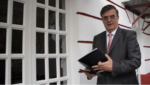 Elementos de la SSP en formación protegerán a invitados en la toma de protesta de AMLO: Ebrad