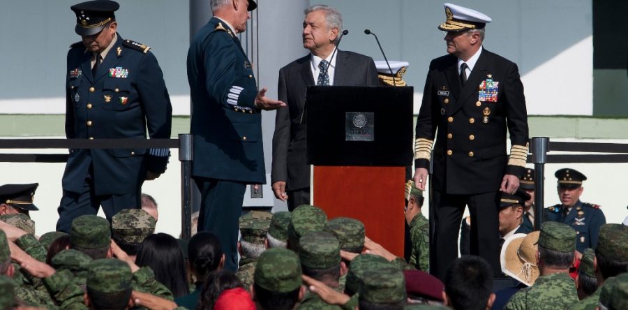 Enfrentemos juntos la inseguridad: AMLO a militares