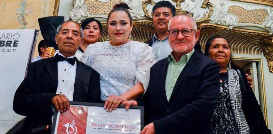 Entrega Seculta reconocimiento a músico por 40 años de trayectoria