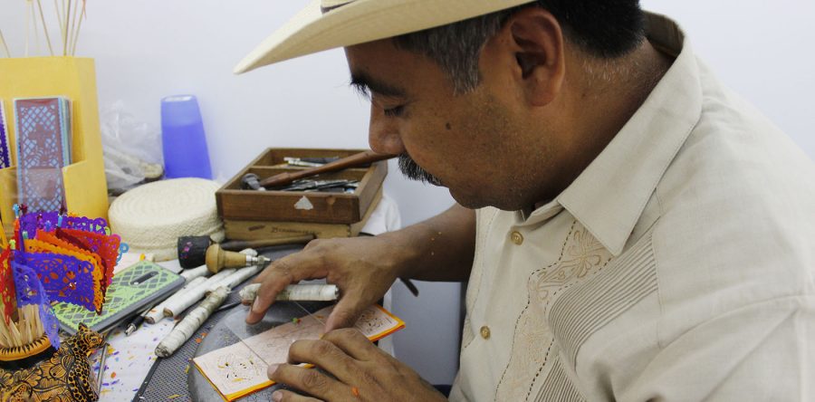 Se incrementan ingresos de los artesanos en la   Feria Nacional Artesanal “Día de Muertos en Oaxaca”