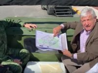 López Obrador visita base militar de Santa Lucía