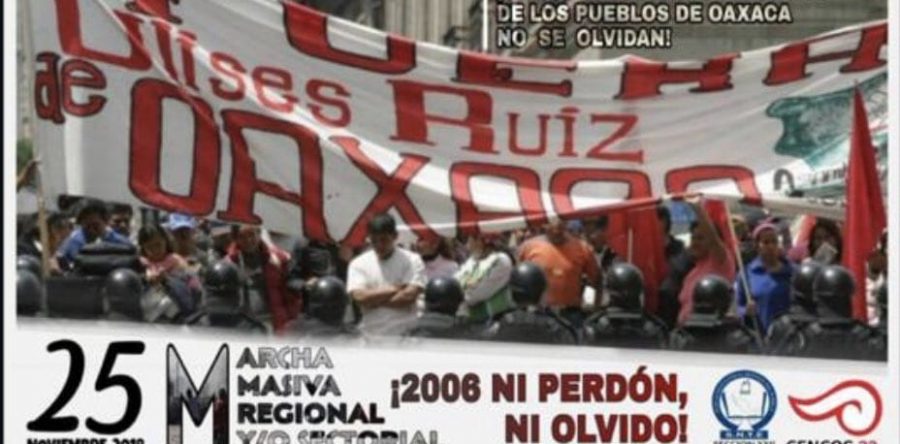 Marcha la S-22 en contra de Ulises Ruiz Ortiz