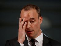 May sufre duro golpe con la dimisión de varios ministros; peligra acuerdo para Brexit