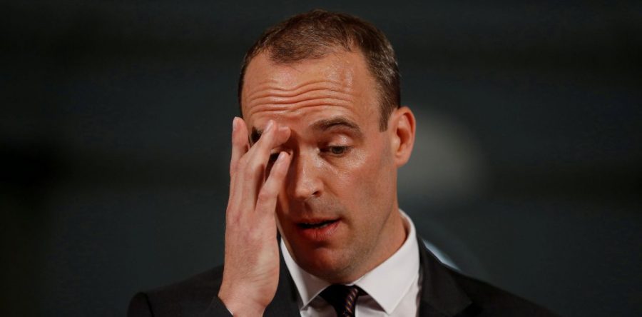 May sufre duro golpe con la dimisión de varios ministros; peligra acuerdo para Brexit