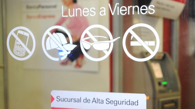 Morena propondrá en el Senado prohibir el cobro de comisiones bancarias