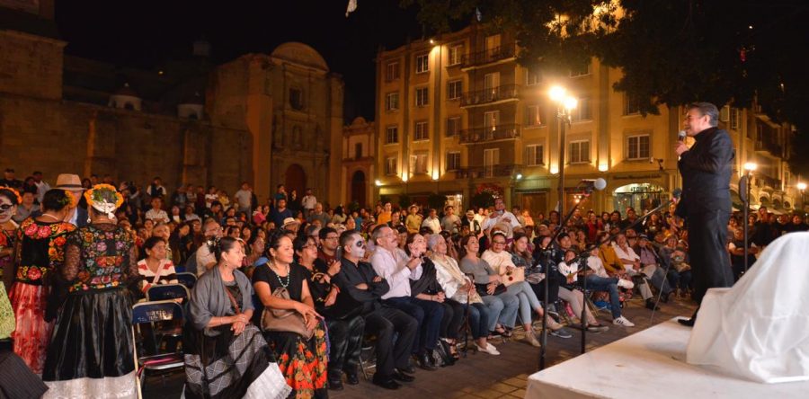 Músicos oaxaqueños invaden de alegría el zócalo de la capital