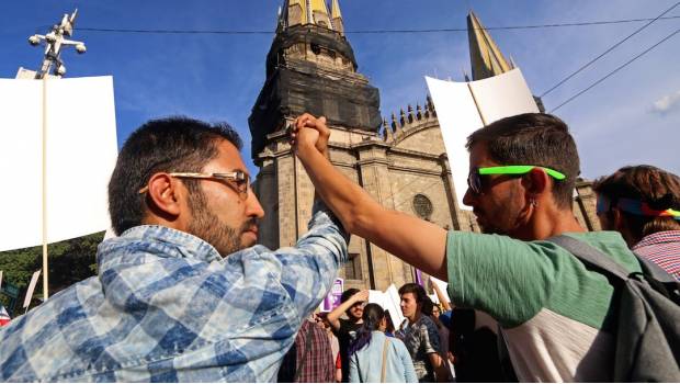 PRD propone que todos los estados permitan el matrimonio igualitario