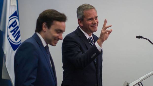 Panistas se reunirán con AMLO en casa de transición