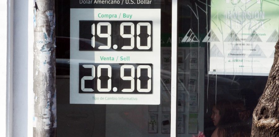 Peso pierde ante avance del dólar; perfila semana con pérdidas