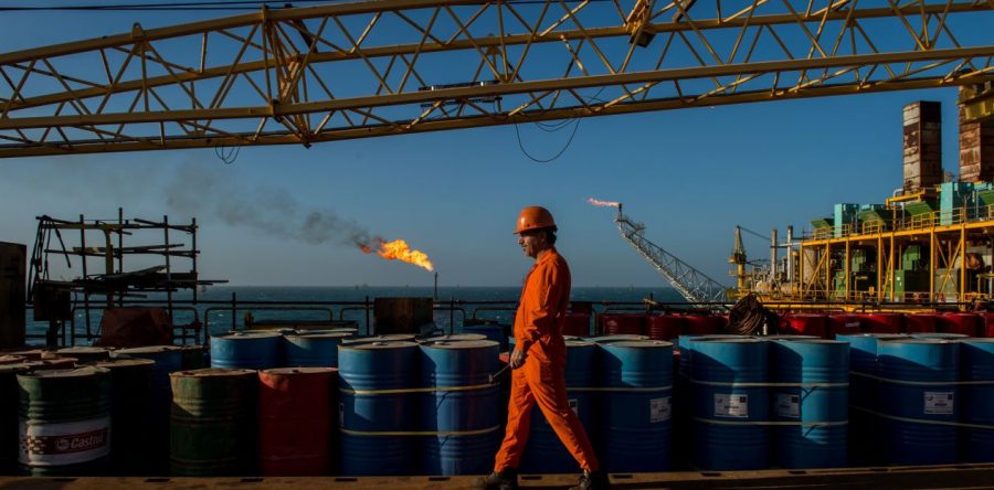 Precio del crudo se hunde 30% en mes y medio