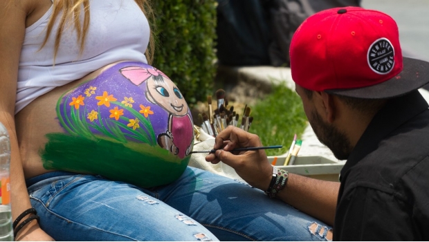 Rechazan propuesta de maternidad subrogada
