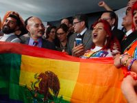 Senado aprueba brindar seguridad social a parejas LGBTTTI