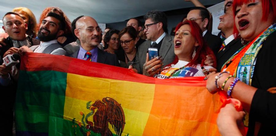 Senado aprueba brindar seguridad social a parejas LGBTTTI