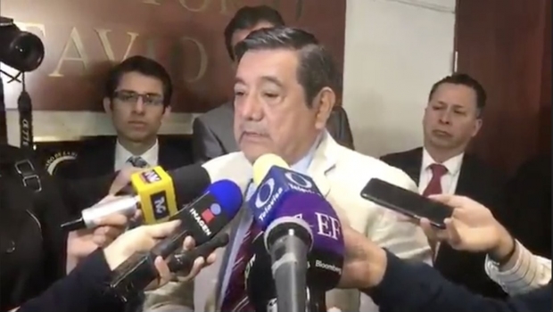 Senador advierte con desaparición de poderes si gobernadores no acatan Constitución