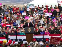 Trump destaca economía y nacionalismo antes de elecciones