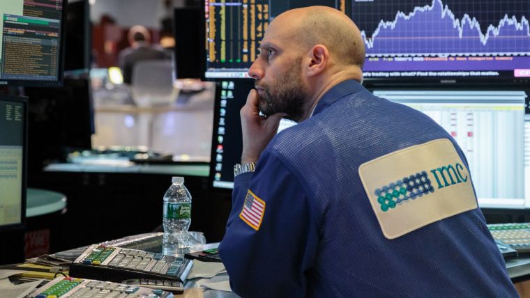 Wall Street profundiza caída por firmas minoristas y tecnológicas