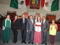 Bajo la sombra de la corrupción priistas acuden a su registro en el Congreso Estatal