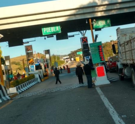 De forma agresiva FPR toma caseta de cobro