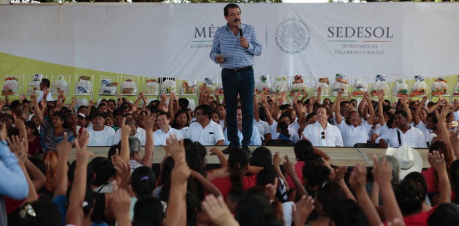 Entrega la Sedesol apoyos alimentarios a damnificados de Jamiltepec y Pinotepa Nacional