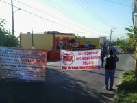 Con bloqueo vecinos exigen salida de mototaxis de al menos 8 colonias de la capital