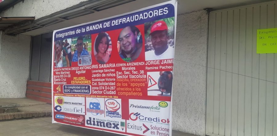 Defraudados por sus propios compañeros bloquean crucero