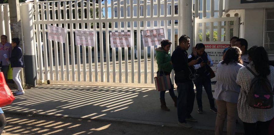 Protestan trabajadoras de estancias infantiles en la Sedesol