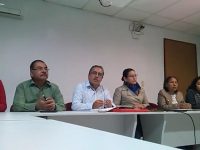 El comité de padres de familia de la Técnica 1 pide el recurso para la construcción de una escalera.