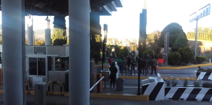 Pobladores de Nochixtlán toman Caseta de Huitzo