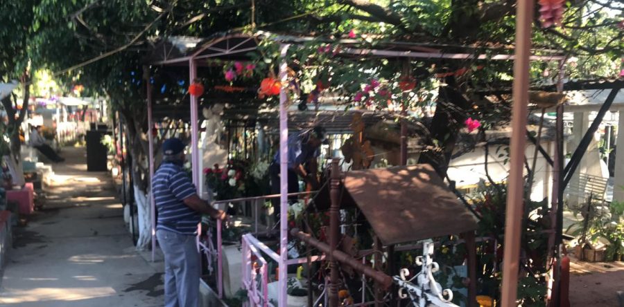 En el panteón de San Juan Chapultepec se realiza el tradicional lunes de panteón