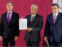 AMLO firma iniciativa para derogar la Reforma Educativa