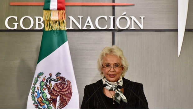 Reconoce Sánchez Cordero que será difícil bajar salarios de jueces