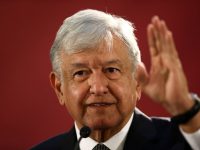 Una oleada de funcionarios se suma a las críticas del poder judicial al recorte de sueldos de López Obrador