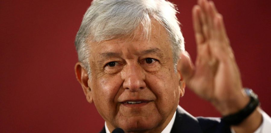 Una oleada de funcionarios se suma a las críticas del poder judicial al recorte de sueldos de López Obrador