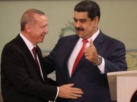 Turquía da un balón de oxígeno a Maduro con inversiones y apoyo político
