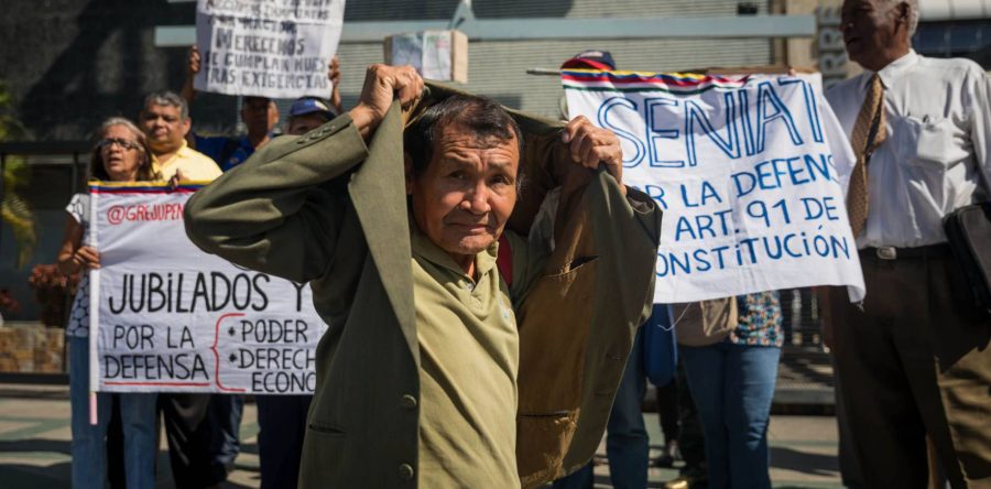 Venezuela cumple dos décadas de chavismo bajo el yugo del imparable declive económico