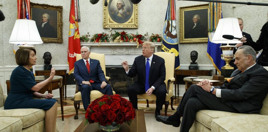 Trump y los líderes demócratas se enzarzan en una acalorada discusión ante las cámaras