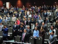 Diputados bajarán altos sueldos de funcionarios pese a suspensión de SCJN