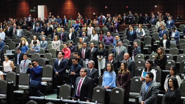 Diputados bajarán altos sueldos de funcionarios pese a suspensión de SCJN
