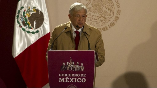 Establecen reducción de hasta 40% en salarios de funcionarios