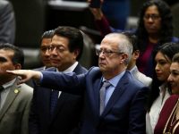 Ratifican a Urzúa como secretario de Hacienda