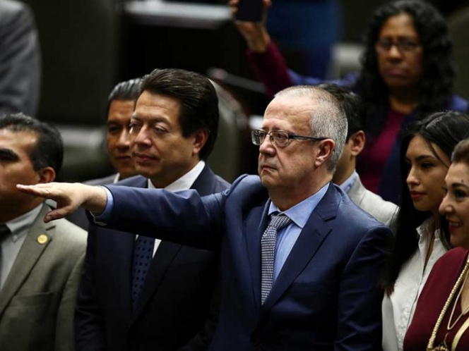 Ratifican a Urzúa como secretario de Hacienda