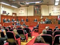 Juez frena la ley de salarios máximos