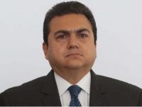 Roberto Moya sustituirá a Moreno Valle en el Senado