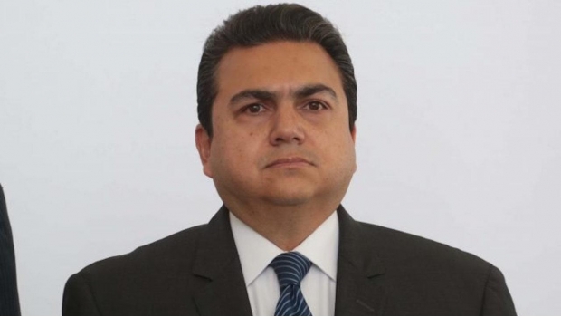 Roberto Moya sustituirá a Moreno Valle en el Senado