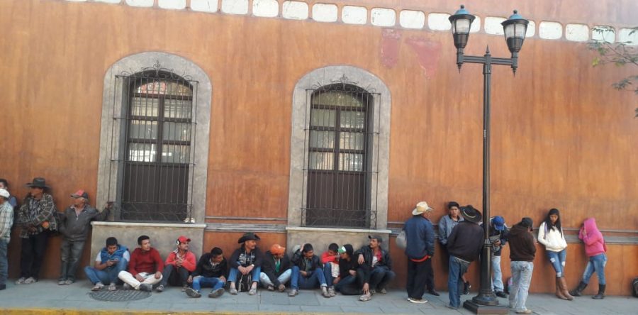 Protesta Antorcha Campesina en Casa Oficial