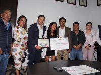 Con el firme compromiso de reconocer siempre a los jóvenes de Santa Lucía, entrega Raúl Cruz el Premio Municipal de la Juventud 2018