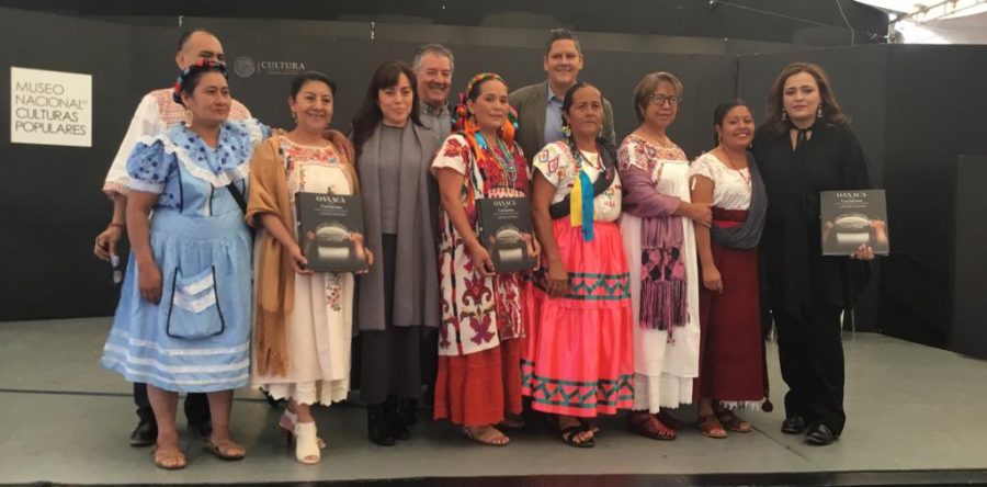 Presentan primer libro a nivel nacional “Oaxaca y sus Cocineras Tradicionales, Tesoro Gastronómico de México”